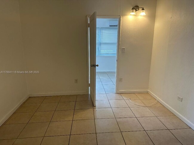 Foto del edificio - 1293 NE 109th St
