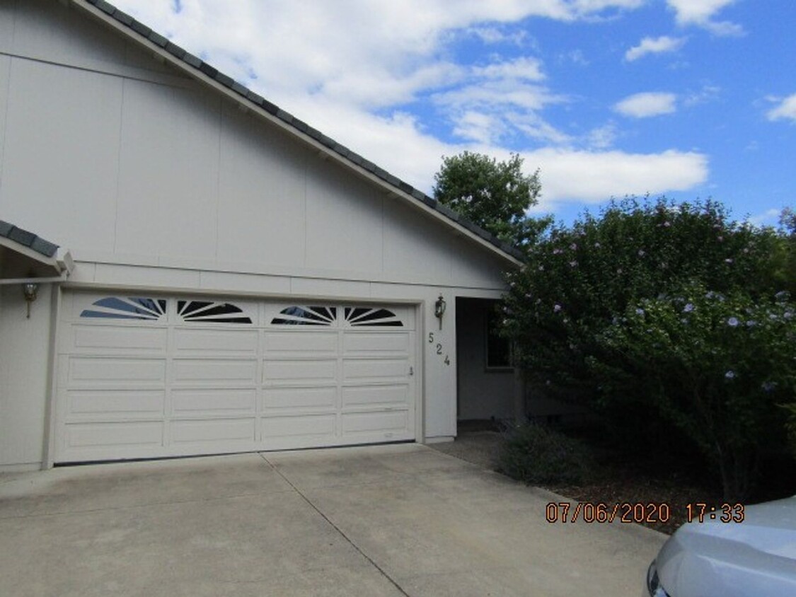 Primary Photo - P0060 - 522-524 Briarwood Dr. (HW)