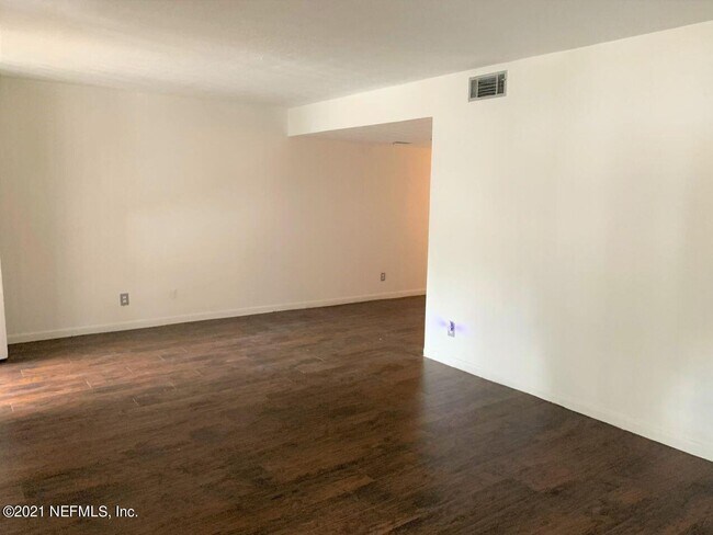 Foto del edificio - 851 Bert Rd