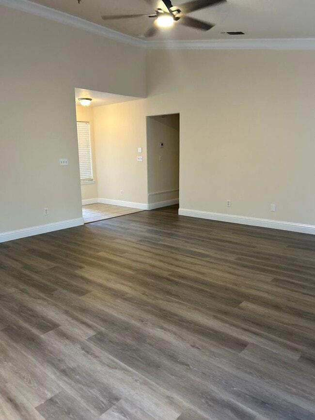 Building Photo - Single Family Home