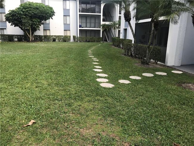 Foto del edificio - 1009 Green Pine Blvd