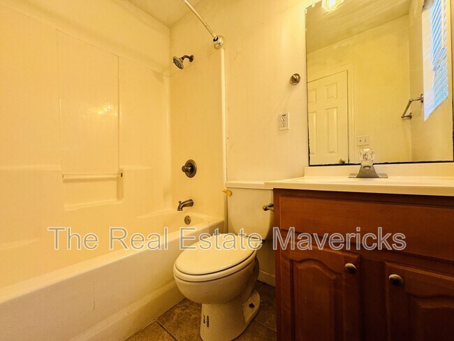 Foto del edificio - 736 N Holly St