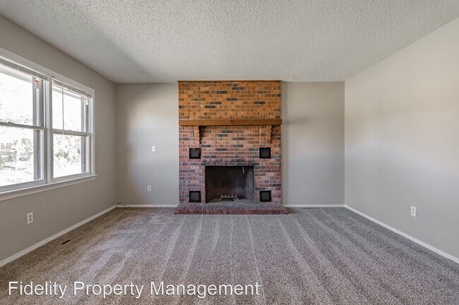 Building Photo - 3 br, 1 bath House - 1007 E. Pythian