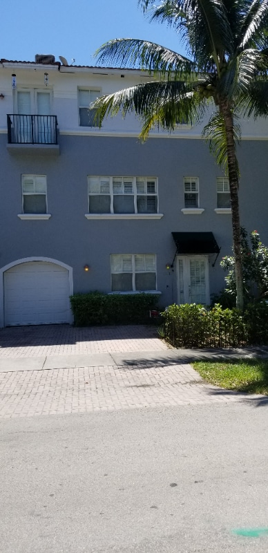 Foto del edificio - 1118 NE 18th Ct