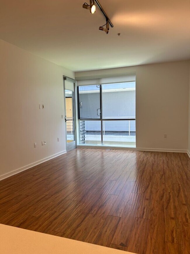 Interior Photo - 801 North