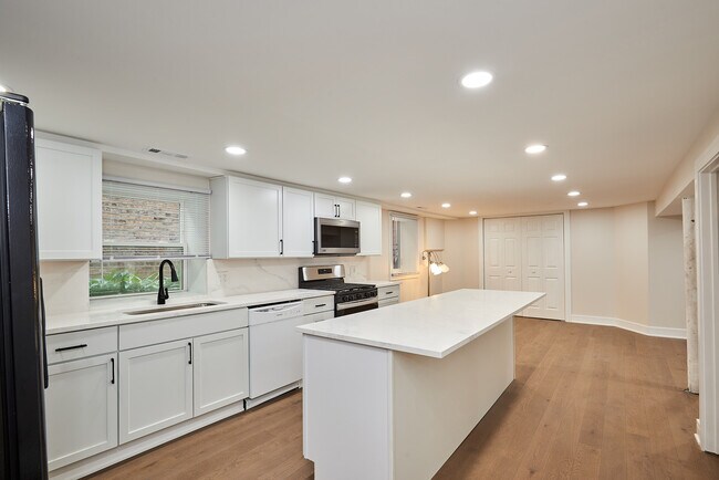 Foto del edificio - 5018 W Pensacola Ave