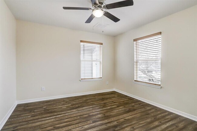 Foto del edificio - 6208 Alderson St