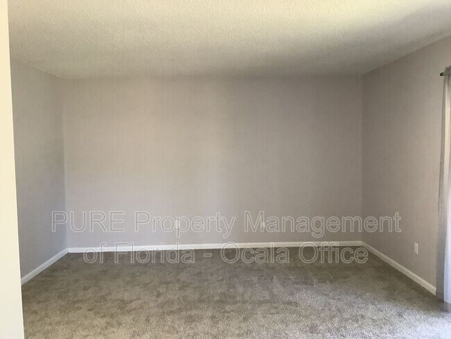 Building Photo - 574 Fairways Cir