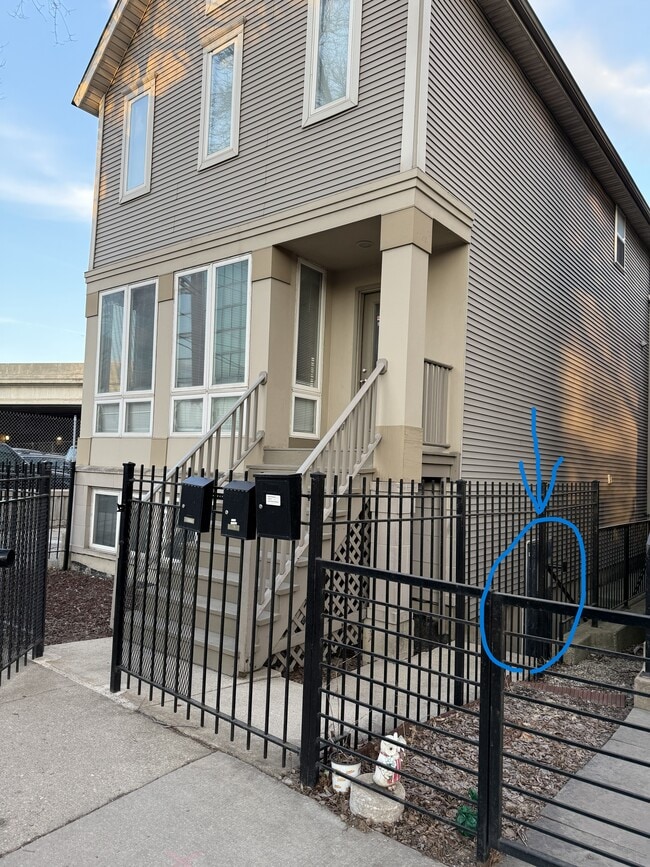 Building Photo - 1845 N Marshfield Ave