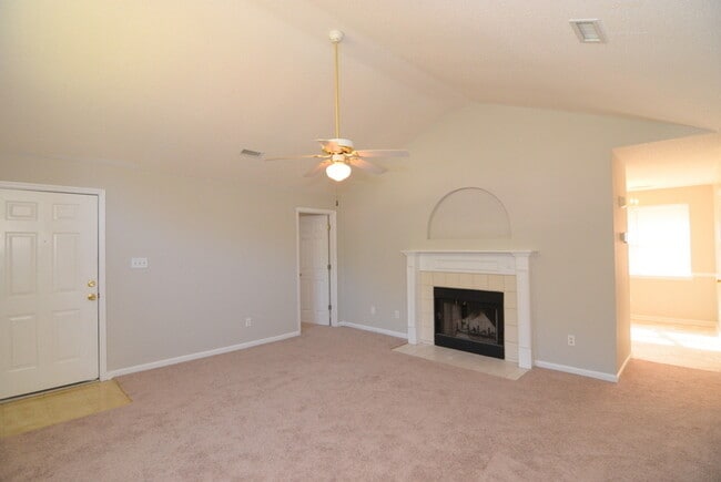 Building Photo - Updated 3 Bed/2 Bath 10 Minutes From Ft. Gordon