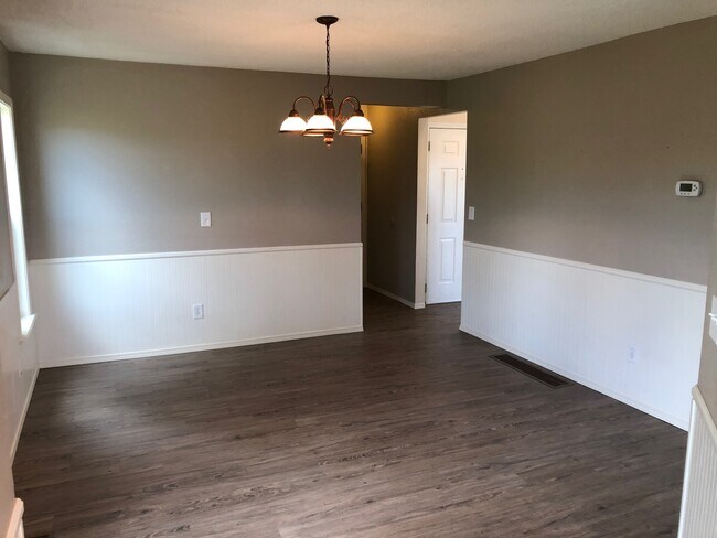 Building Photo - 10229 Halleys Way
