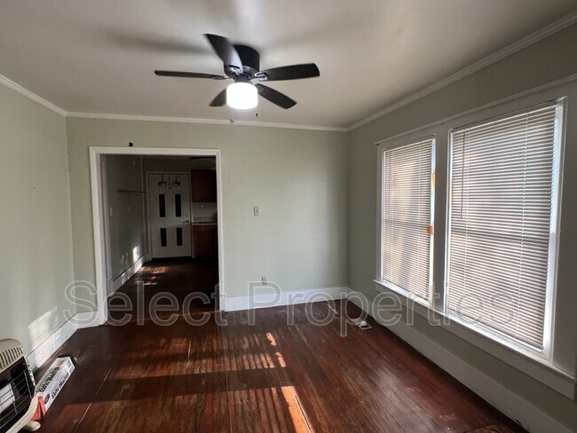Foto del edificio - 1300 Aggie Rd