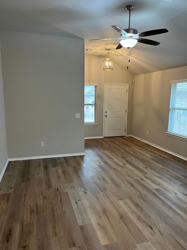 Building Photo - FIRST MONTH FREE! - DON'T MISS OUT!