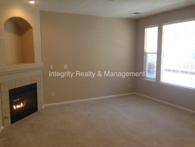 Building Photo - 1381 Royal Troon Dr