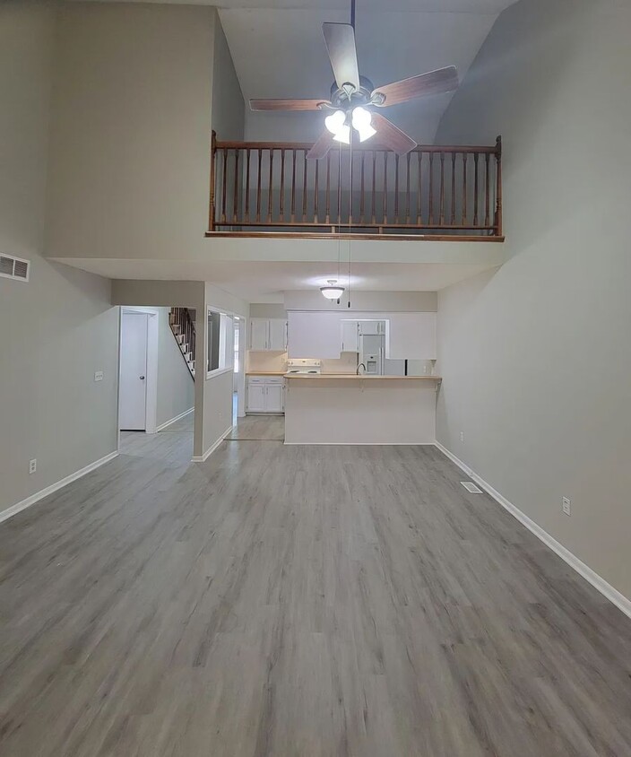 Foto principal - 3 bedroom Townhome