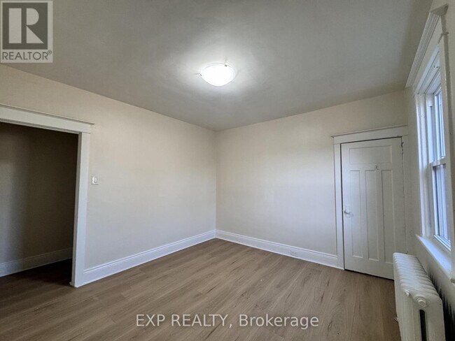 Photo du bâtiment - 321 Hunter St E