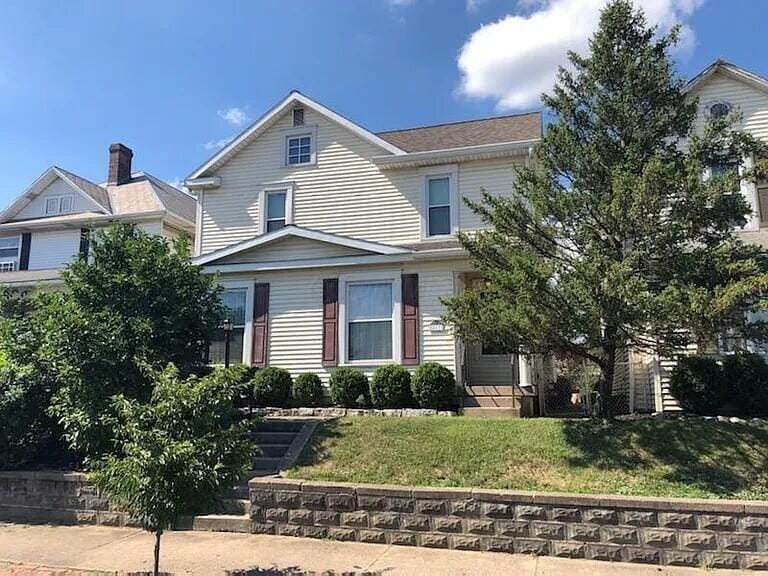 Primary Photo - 617 E Main St