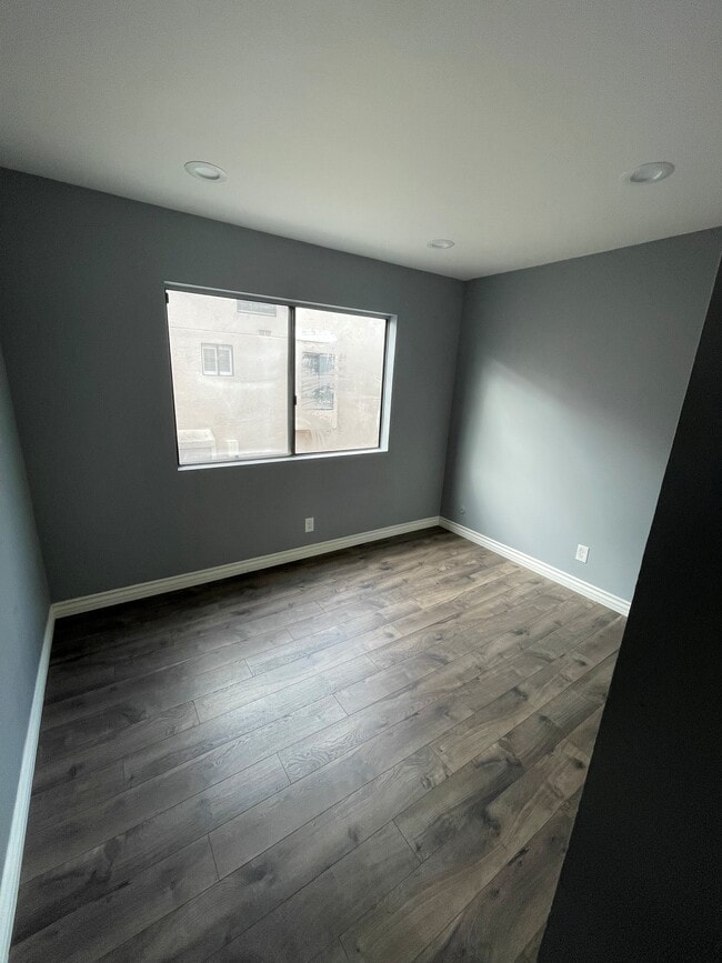 Building Photo - 15221 W Magnolia Blvd