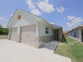 Building Photo - 605 E Carter St