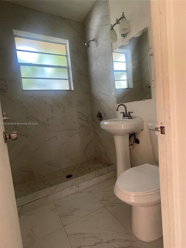 Foto del edificio - 6945 Rue Vendome