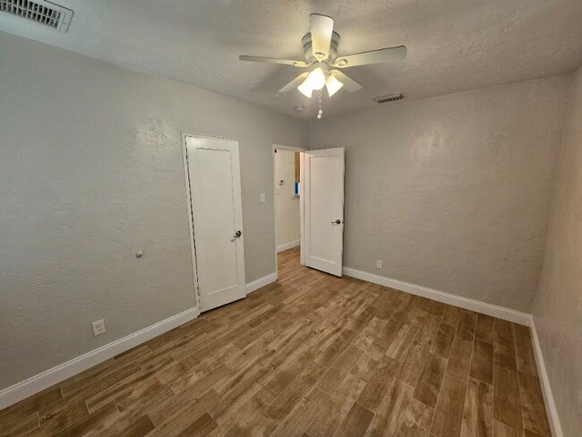 Building Photo - 231 42nd Ave NE