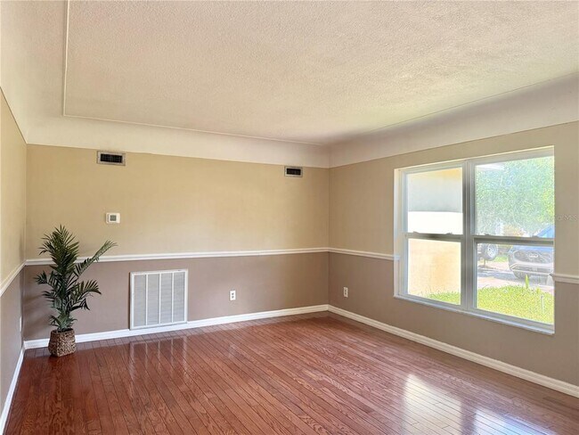 Foto del edificio - 2523 Krueger Ln