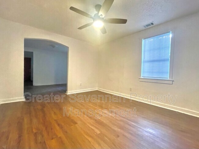 Building Photo - 1312 Love St