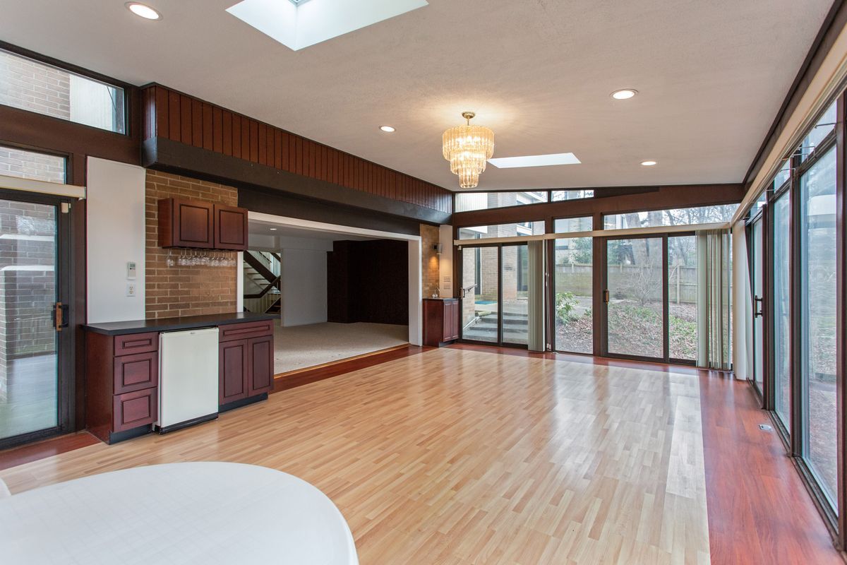 Foto del edificio - 5700 Chapman Mill Dr