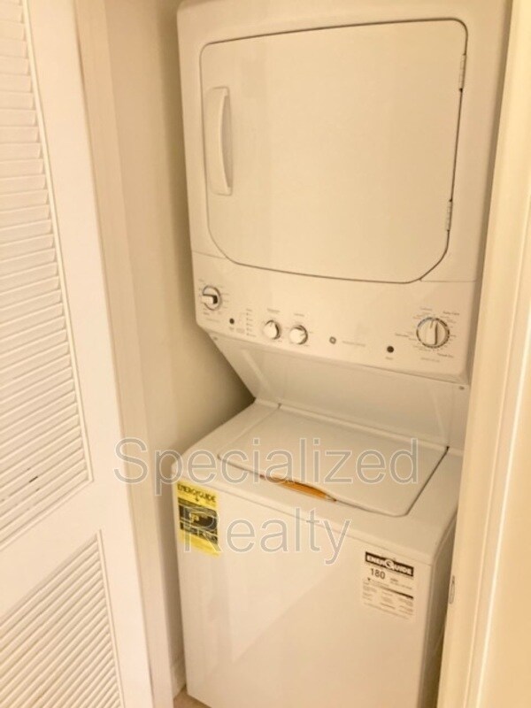 Building Photo - 10921 Whipple St