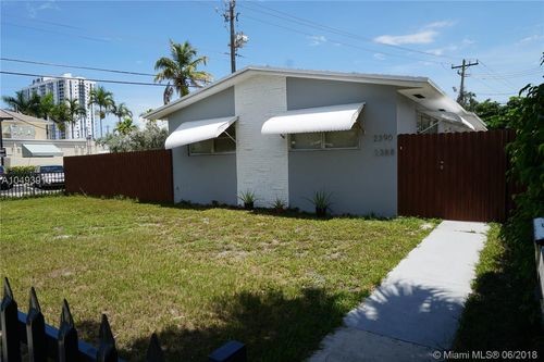 Foto principal - 2390 NE 173rd St