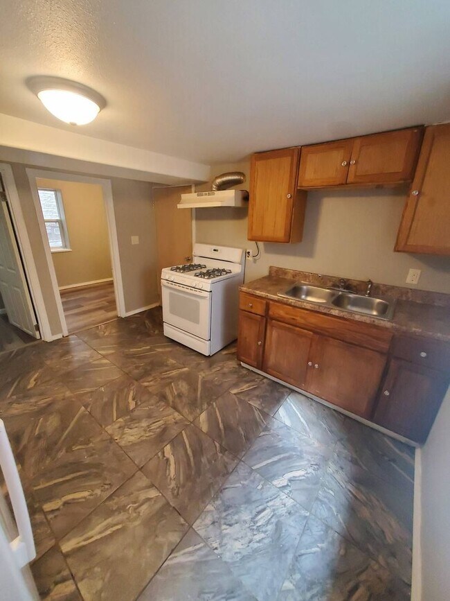 Building Photo - 2512 S 7th St. (Duplex)