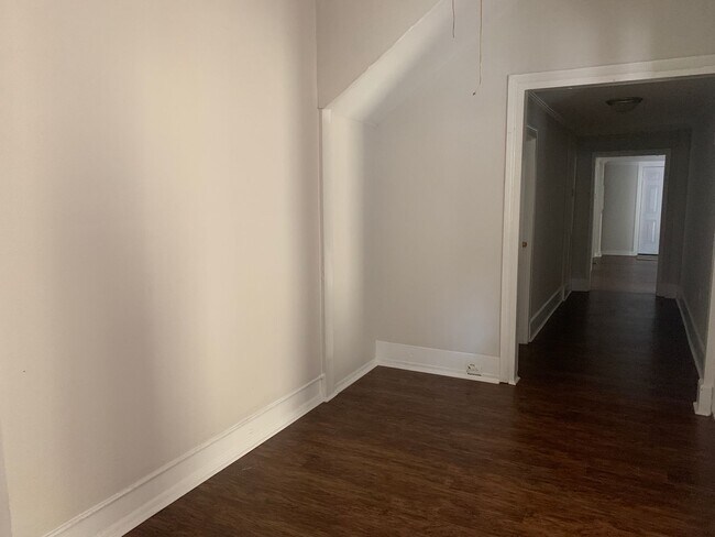Building Photo - 816 Maple Ave SW