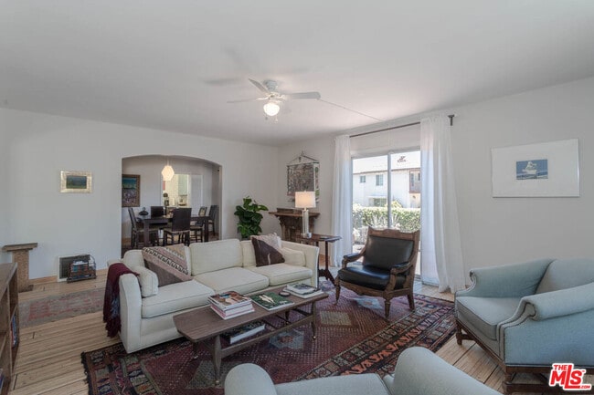 Building Photo - 10959 Strathmore Dr