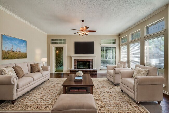Building Photo - 2720 Olympia Dr