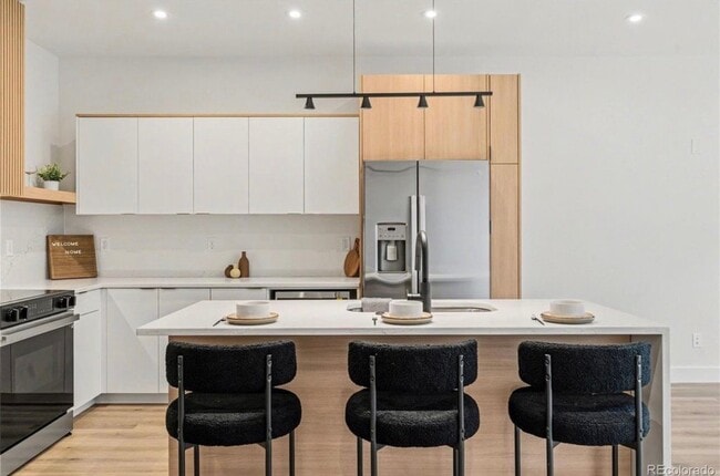 Building Photo - 5735 W 91st Pl