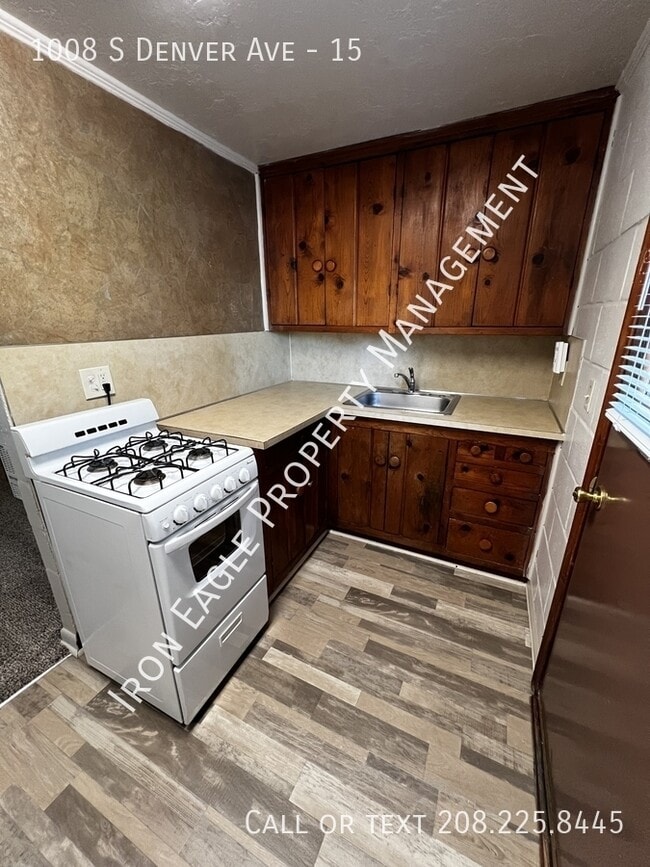 Building Photo - 1008 S Denver Ave