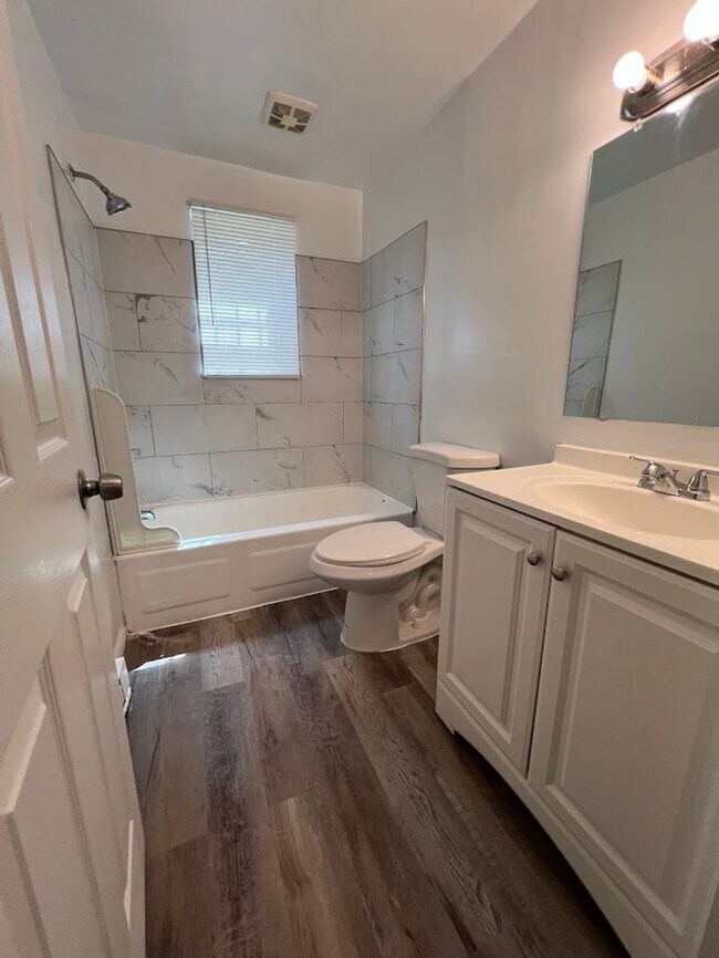 Foto del edificio - 1714 Hickorydale Dr