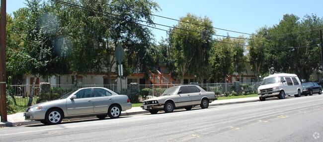 Building Photo - Whispering Fountains At Monrovia