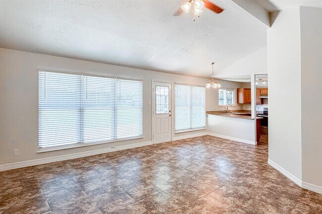 Building Photo - 4827 Rivertree Ln