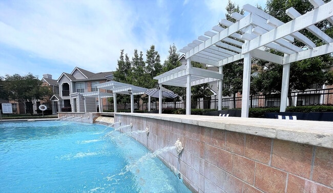 Building Photo - Evergreen at River Oaks