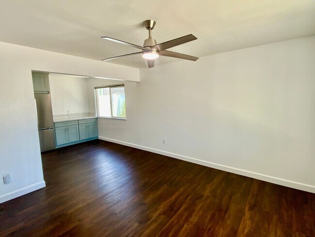 Foto del edificio - 3 bd/2ba Cottage with alley Access