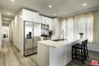 Building Photo - 1559 1/2 S Harvard Boulevard Unit