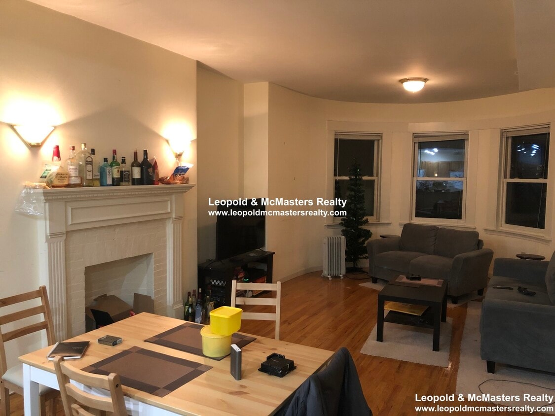 Primary Photo - 1402 Beacon St