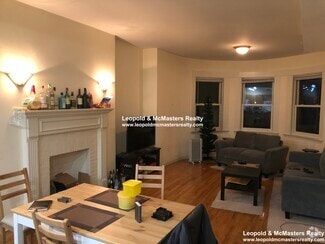 Building Photo - 1402 Beacon St