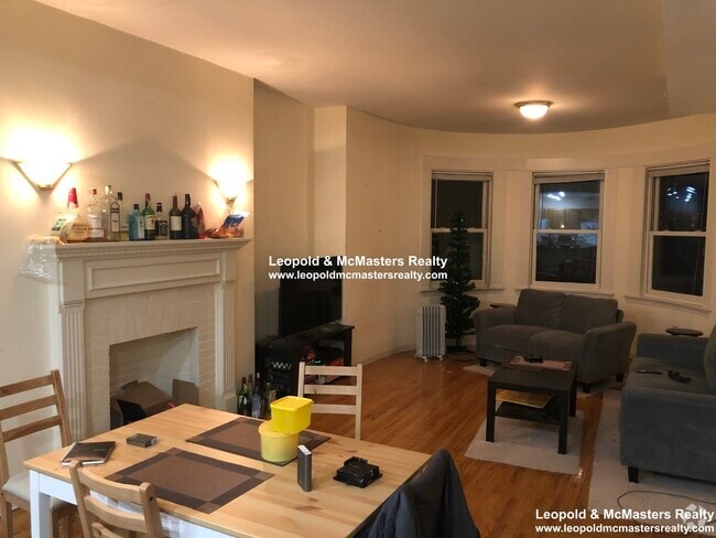 Building Photo - 1402 Beacon St