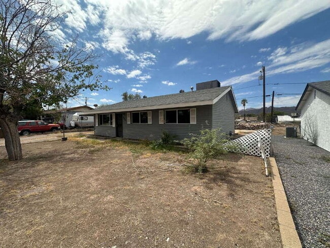 Foto del edificio - 327 Fairhaven Rd