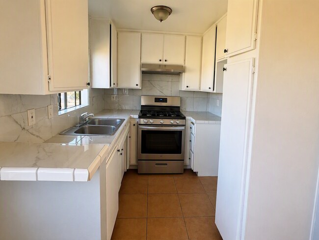 Foto del edificio - 14810 Parthenia St