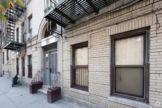 Building Photo - 520 W 174th St