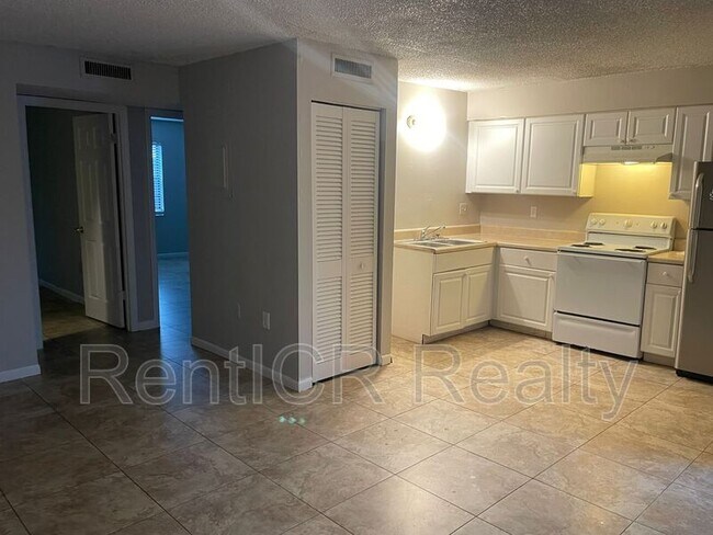 Foto del edificio - 1465 Drew St
