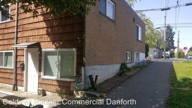Building Photo - 7618 Greenwood Ave N